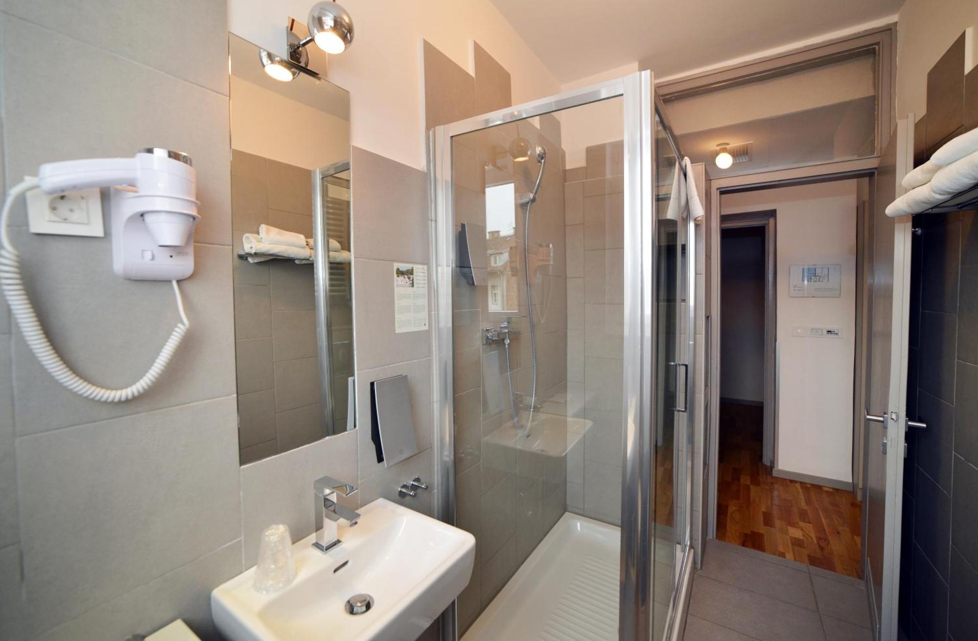 Standard Triple Room,705478909:JPEG