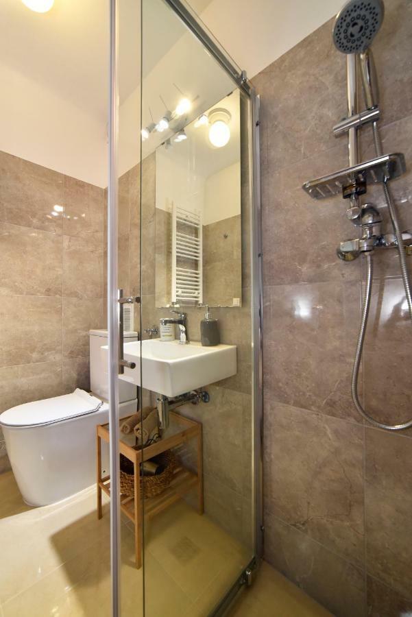 Double Room Private Bathroom