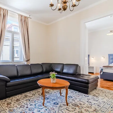 Apartments & Rooms Flowers-2
