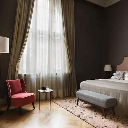 Hotel Capital-2